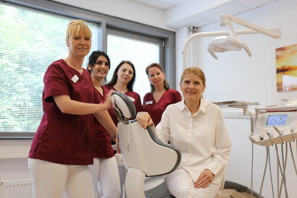 Zahnarzt ohne Angst in der Zahnschön Zahnarztpraxis am Prerower Platz in Berlin Lichtenberg